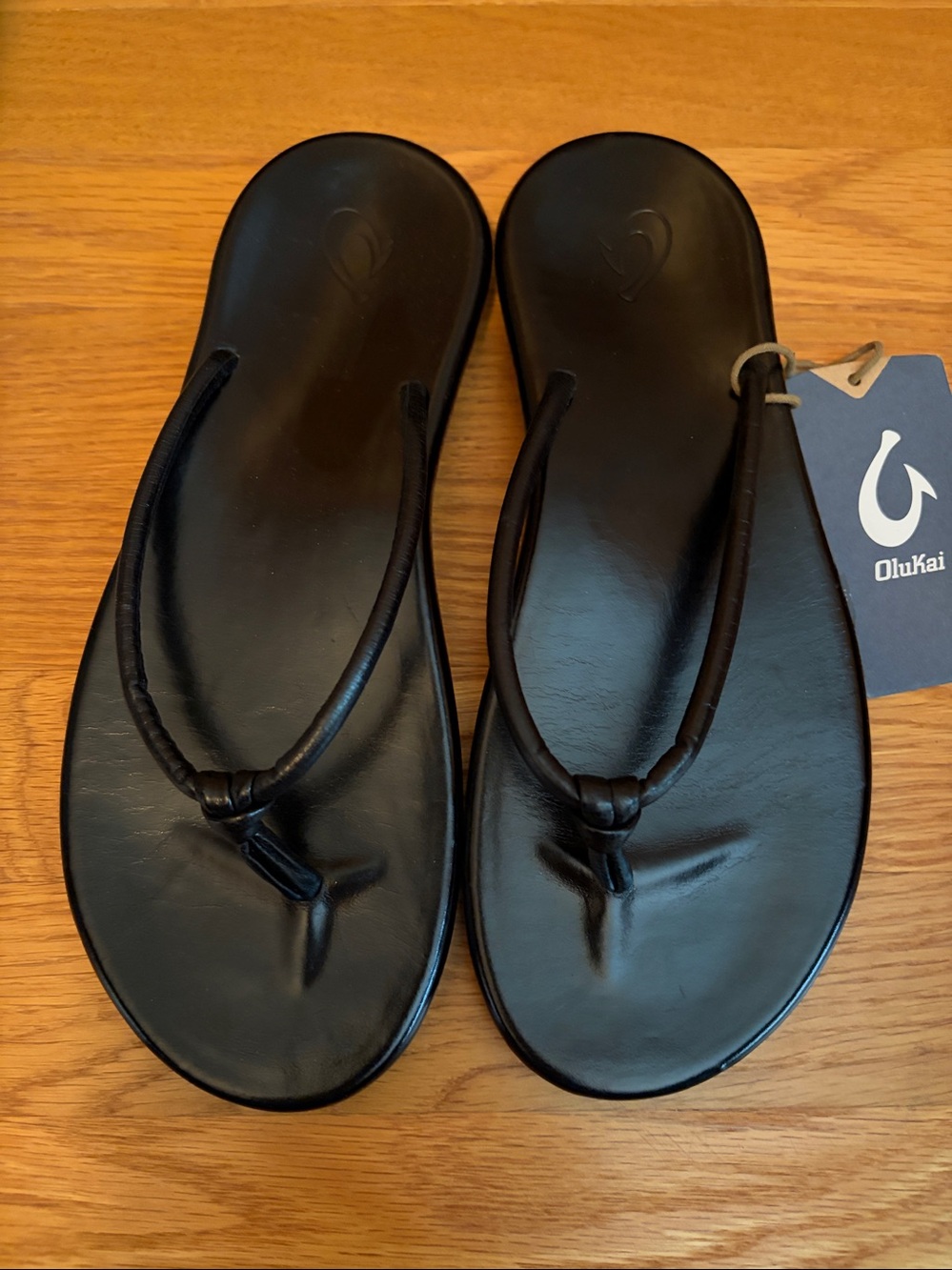 OluKai Black Minimalist Leather Thong Sandals
